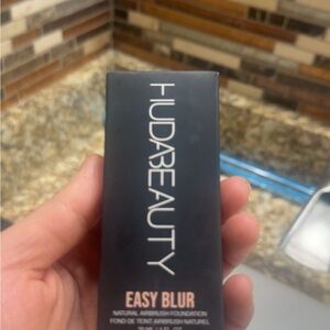 HUDA BEAUTY Easy Blur Foundation - Black Packaging
